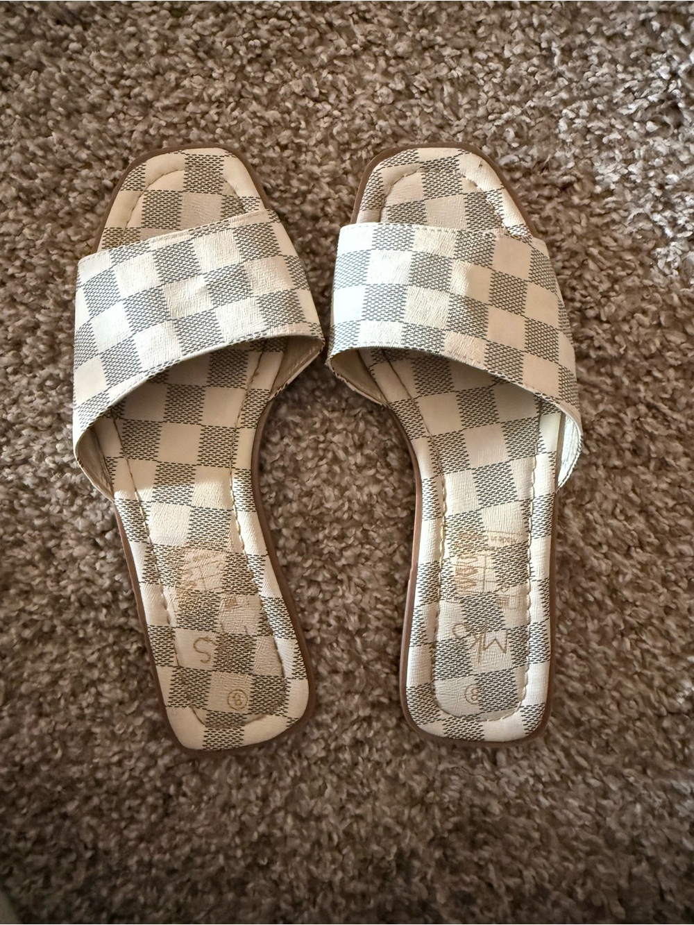 Women chic checkered sandals size 8